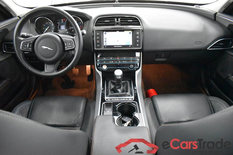 Jaguar XE 2.0 D E-Performance Prestige Xenon Navi Meridian Sport-Leather KeylessGo Camera Klima PDC ... #6