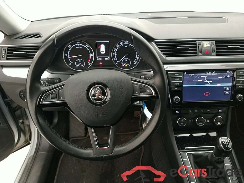 Skoda Superb 1.6 TDi Ambition Navi Sport-Seats Klima PDC ... #4