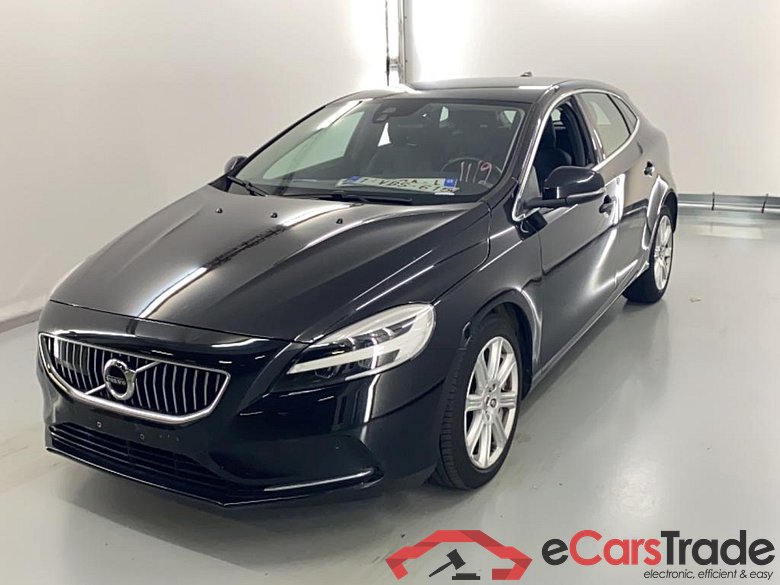 VOLVO V40 2.0 T2 Luxury Edition GPF #1
