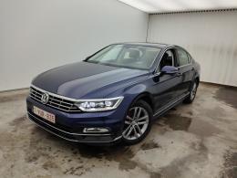Volkswagen Passat 1.6 TDI Highline Business DSG-7 4d R-Line