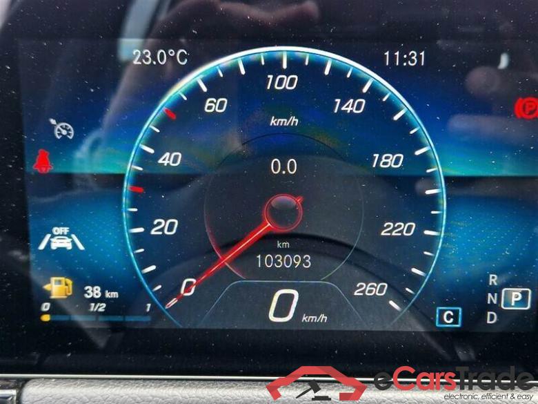 Mercedes 33 MERCEDES-BENZ GLA / 2020 / 5P / CROSSOVER GLA 180 D AUTOMATIC BUSINESS EXTRA #4