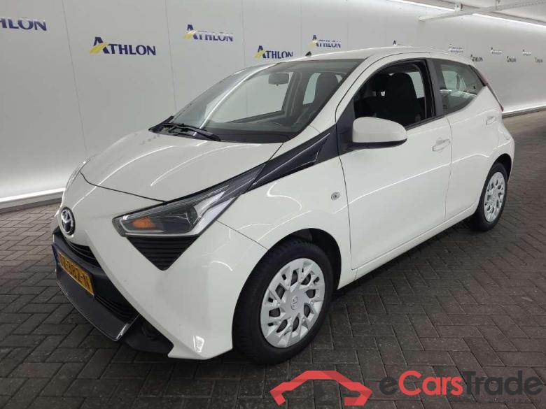 TOYOTA Aygo 1.0 VVT-i x-play 5D 53kW #1