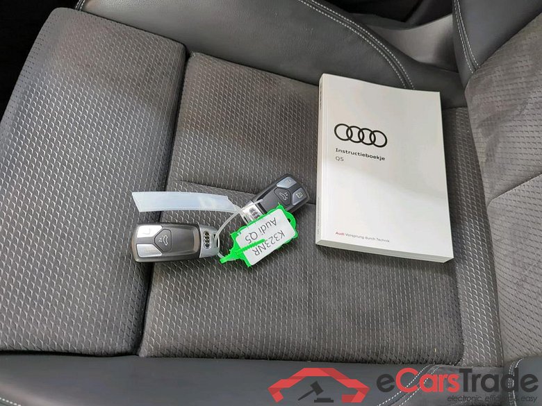 Audi Q5 '20 Audi Q5 50 TFSI e quattro S tronic S Edition 5d #4