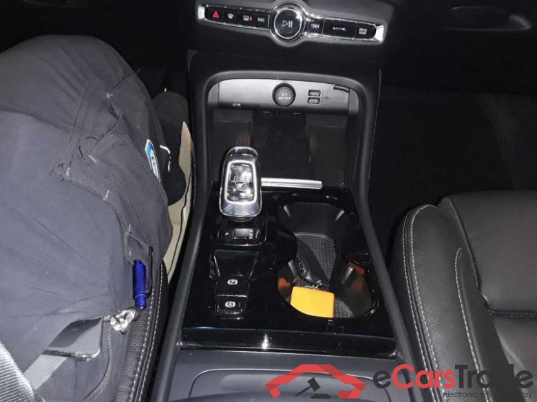 Volvo XC40 (2017->) DE - SUV5 B4 2WD EU6d, Inscription (EURO 6d), 2020 - 2022 #2