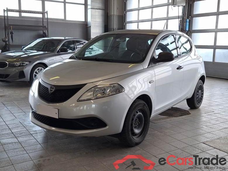 Lancia 5 LANCIA YPSILON ECOCHIC / 2015 / 5P / BERLINA 0.9 TWINAIR 70CV METANO SILVER #1