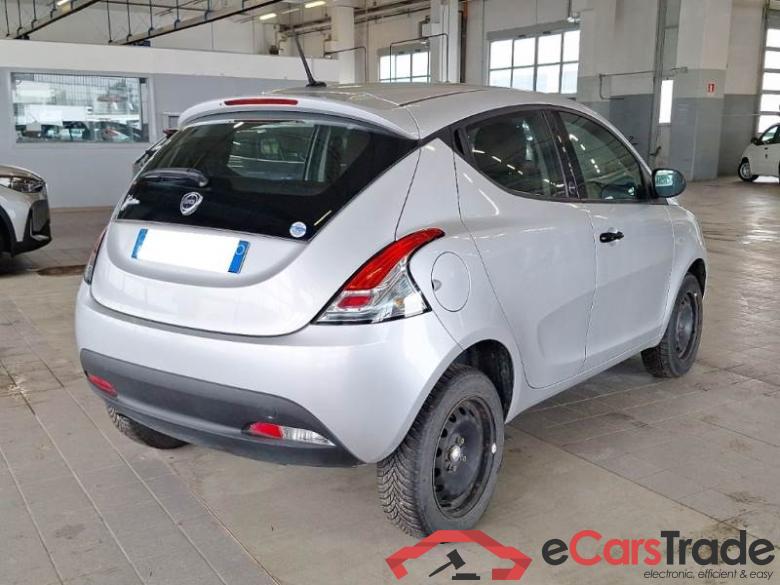 Lancia 5 LANCIA YPSILON ECOCHIC / 2015 / 5P / BERLINA 0.9 TWINAIR 70CV METANO SILVER #2