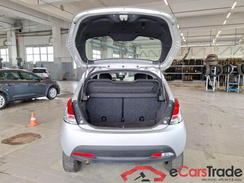 Lancia 5 LANCIA YPSILON ECOCHIC / 2015 / 5P / BERLINA 0.9 TWINAIR 70CV METANO SILVER #5