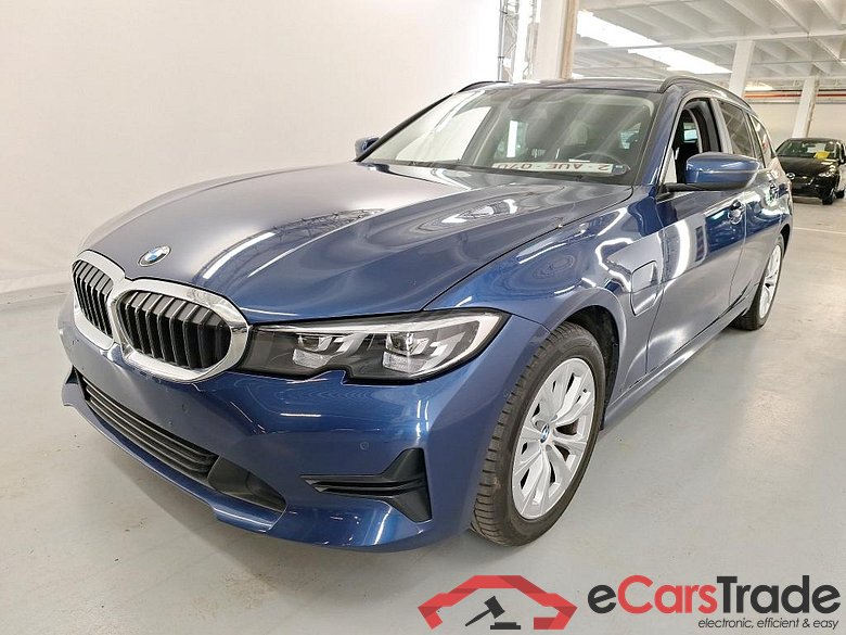 BMW 3 SERIES TOURING 2.0 320E TOURING Business Comfort telephony Wireless Charging Mirror