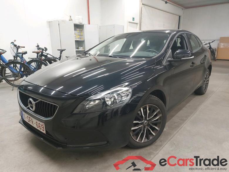 VOLVO - VOL V40 D2 120PK Momentum Eco Pack Professional Pano Roof