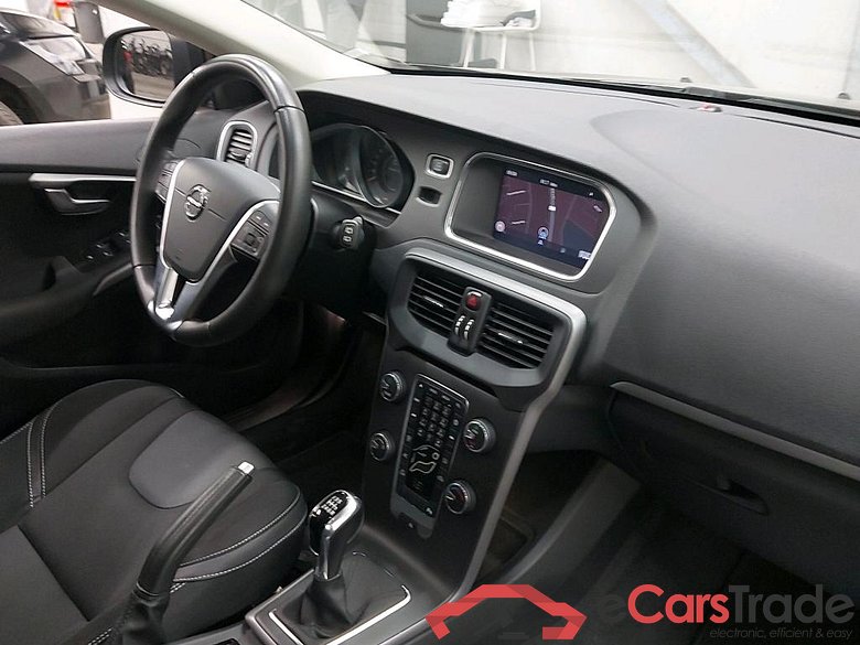 VOLVO - VOL V40 D2 120PK Black Edition #3