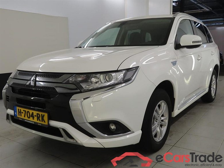 MITSUBISHI OUTLANDER 2.4 PHEV Pure