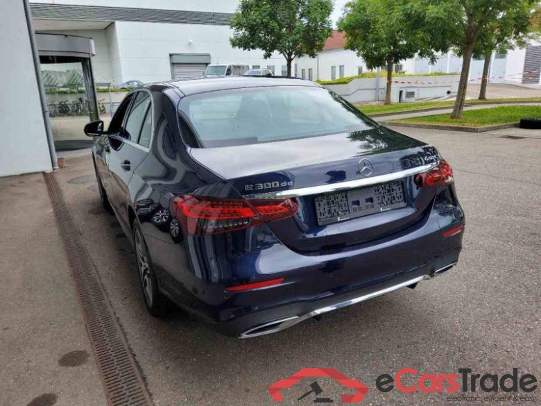 Mercedes-Benz E -Klasse Lim. (BM 213)(08.2016->) DE - Lim4 E 300 de EU6d, de AMG Line 4Matic (EURO 6d), (Facelift) 2020 - 2023 #4