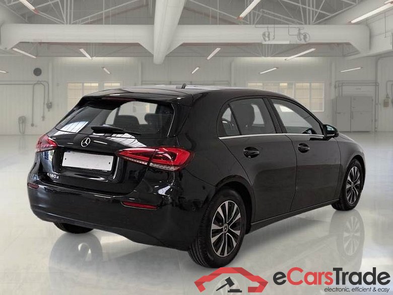Mercedes 17 MERCEDES-BENZ CLASSE A / 2018 / 5P / BERLINA A 180 D AUTOMATIC BUSINESS EXTRA #2