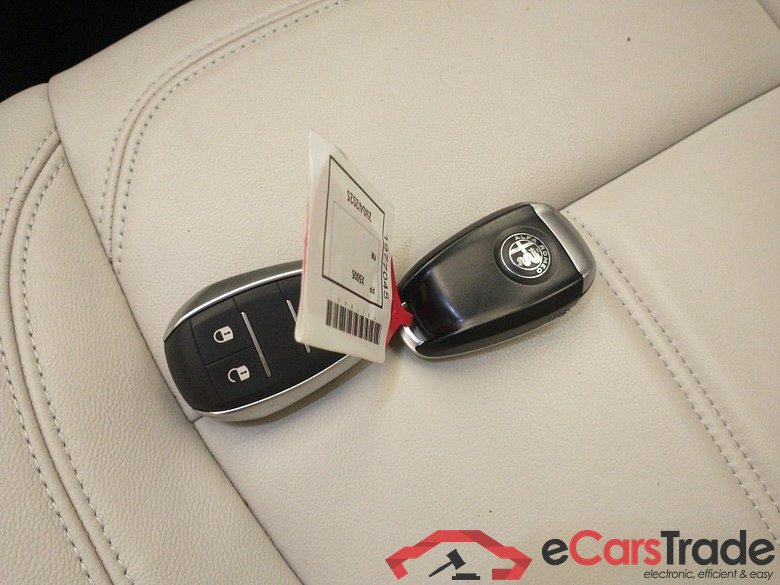 ALFA ROMEO STELVIO DIESEL - 2020 2.2 MJD 190 AWD Super 5d #4