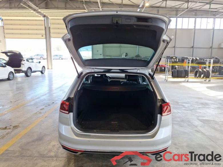 VOLKSWAGEN PASSAT / 2019 / 5P / STATION WAGON VAR. 2.0 TDI SCR EVO 110KW EXECUTIVE DSG #5 VOLKSWAGEN PASSAT / 2019 / 5P / STATION WAGON VAR. 2.0 TDI SCR EVO 110KW EXECUTIVE DSG #5