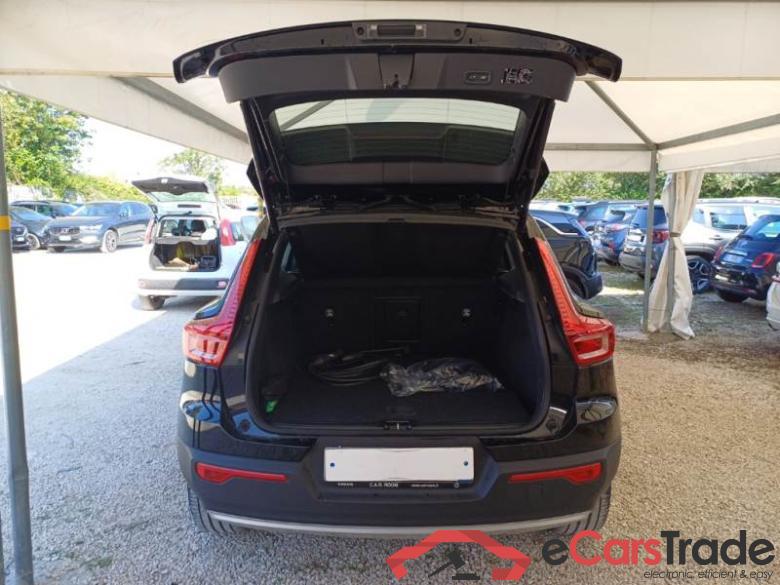 VOLVO XC40 / 2017 / 5P / SUV T4 PLUG-IN HYBRID AUTO RECH INSCRIP EXPR #5