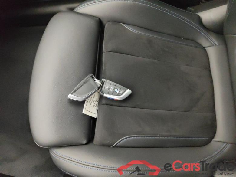 BMW 3 - 2019 330eA 184 PHEV 4d #4