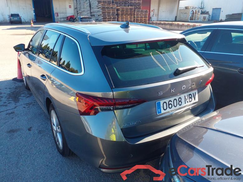 SKODA Octavia 2.0 TDI 110 kW (150CV) DSG 7 vel Automático Combi Design (Pano) #2