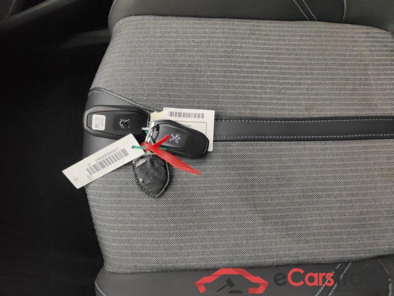 PEUGEOT 5008 DIESEL - 2021 1.5 BlueHDi Allure Pack (EU6.4) 5d #4