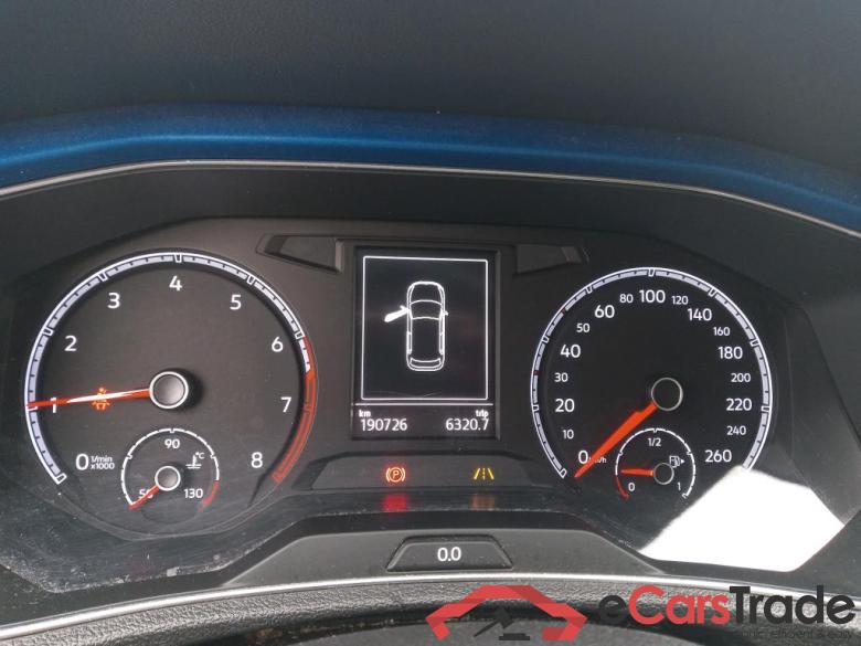 VOLKSWAGEN T-Roc / 2017 / 5P / todoterreno Advance Style 1.0 TSI 85kW (115CV) #4