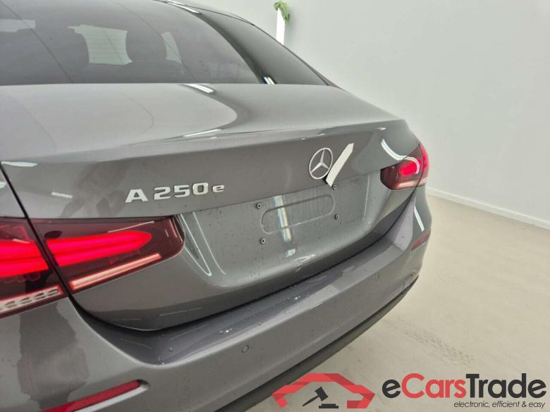 MERCEDES-BENZ A-KLASSE 250E BUSINESS SOLUTION G-TRONI #4