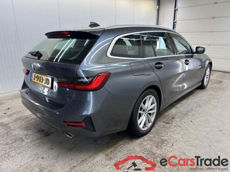 BMW 3-serie Touring 318i Executive Ed. #2