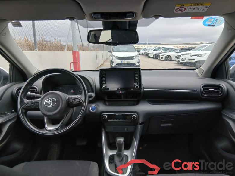 TOYOTA Yaris / 2020 / 5P / berlina con portón 1.5 120H Active Tech #3