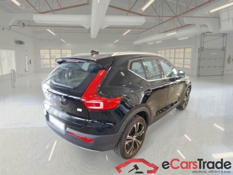 VOLVO XC40 / 2017 / 5P / SUV T4 PLUG-IN HYBRID AUTO RECHARGE INSCR. #2