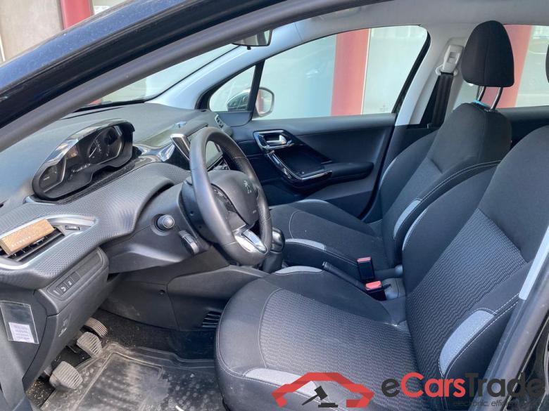 PEUGEOT 208 1.2i PureTech Style #3