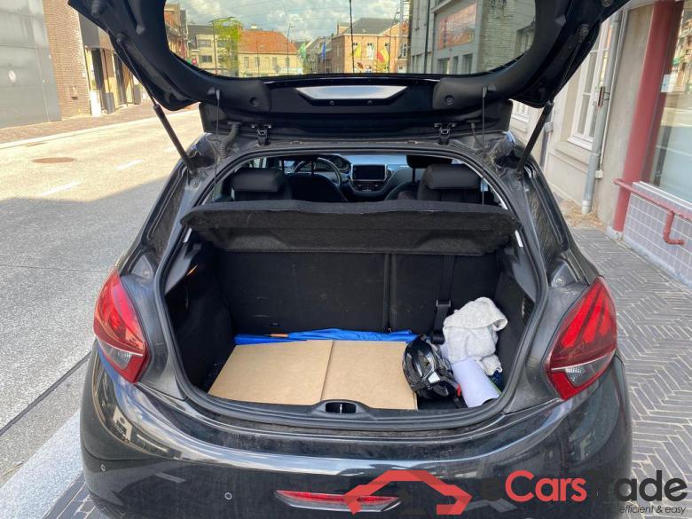 PEUGEOT 208 1.2i PureTech Style #4