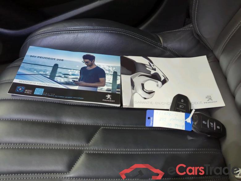 Peugeot 208 GT Pack 1.2 PureTech 100 EAT8 5d #4