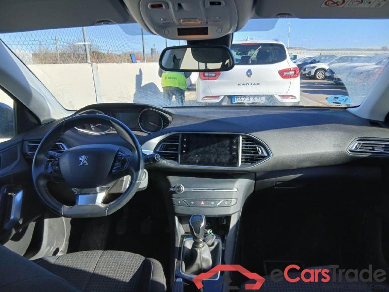 PEUGEOT 308 / 2017 / 5P / berlina con portón 5p Style BlueHDi 130 S&S #3