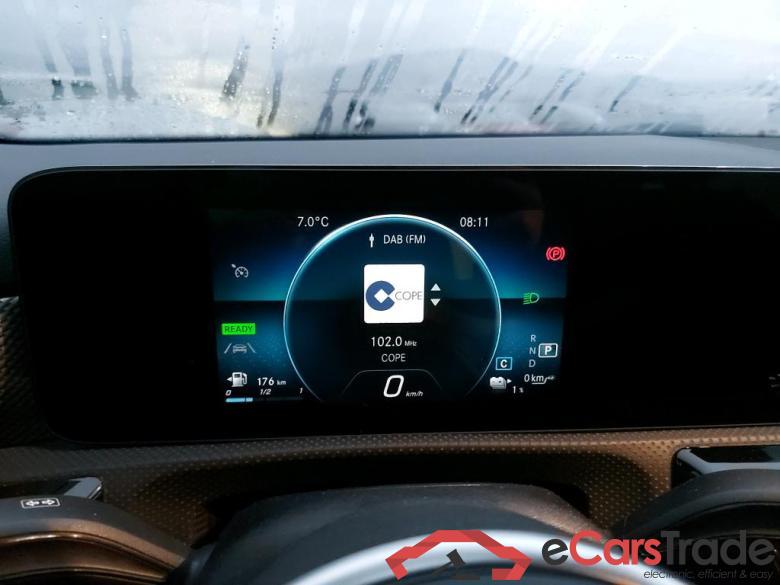 MERCEDES-BENZ Clase A / 2018 / 5P / berlina con portón A 250 e #4