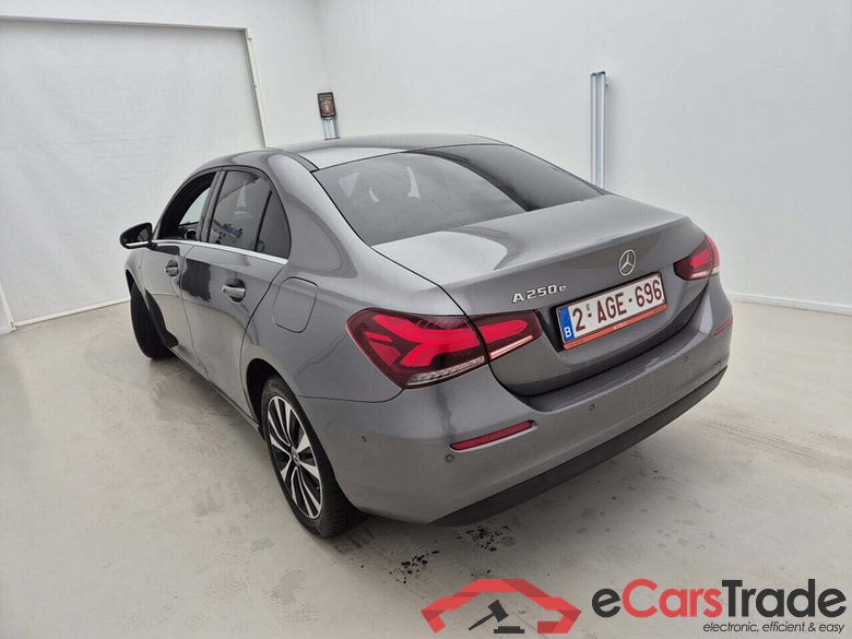 Mercedes A 250e PHEV Aut. LED-Xenon Widescreen Navi 1/2 Sport-Leather KeylessGo Camera Klima PDC ... #4
