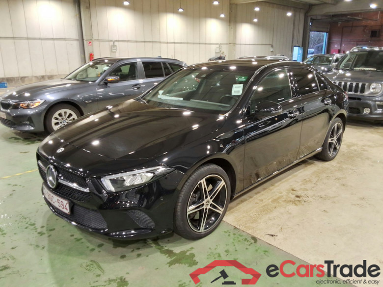 MERCEDES-BENZ A-CLASS LIMOUSINE 1.3 A 250 E DCT
