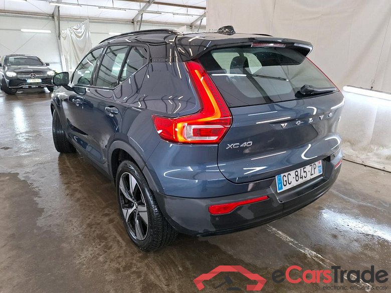 VOLVO XC40 / 2017 / 5P / SUV Recharge T5 262 DCT7 R-Design #2