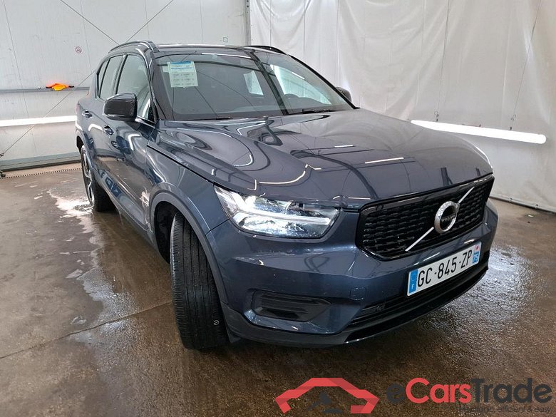 VOLVO XC40 / 2017 / 5P / SUV Recharge T5 262 DCT7 R-Design #4