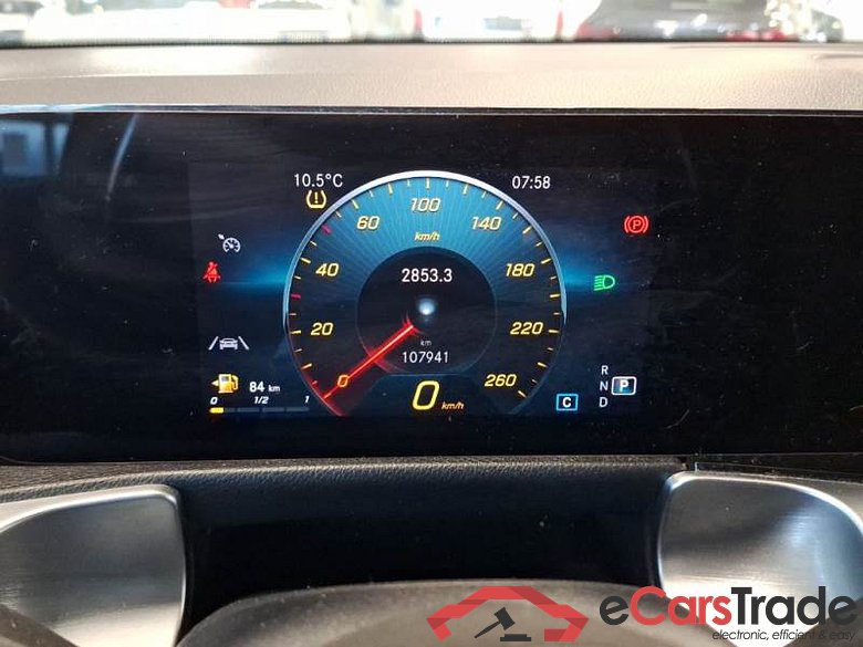 MERCEDES-BENZ GLB / 2019 / 5P / SUV GLB 200 D AUTOMATIC SPORT #4