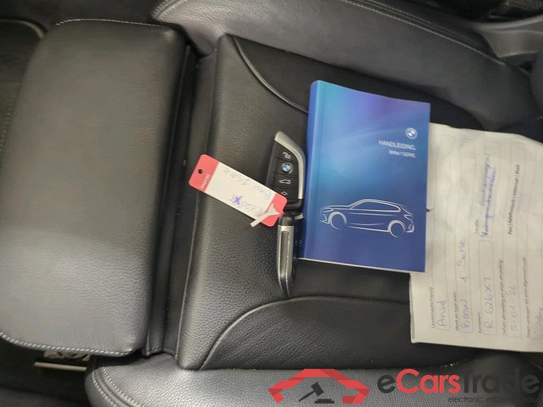 BMW 1 Serie 118iA Sport Line 5d #4