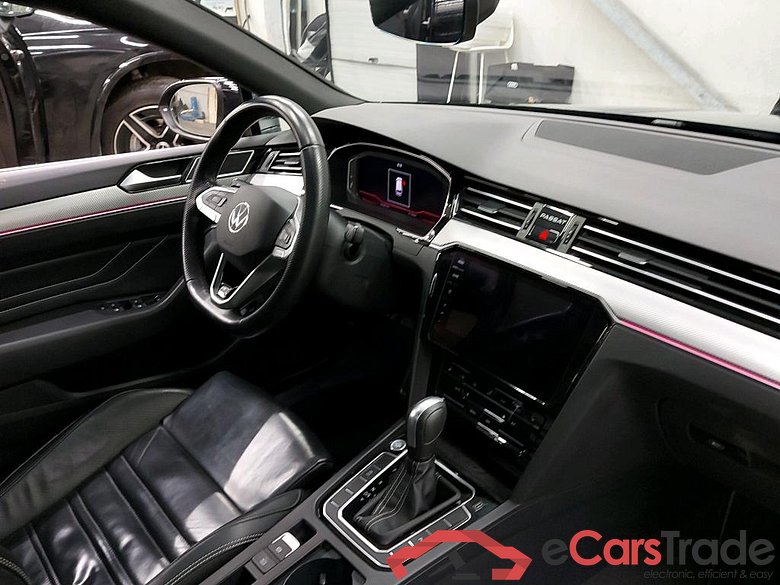 VOLKSWAGEN - VW  PASSAT VARIANT TDI 122PK DSG Elegance Business & R Line Pack With Nappa Seats & Matrix LED & Easy Open & Nav Discover Pro  & Pano Roof #3