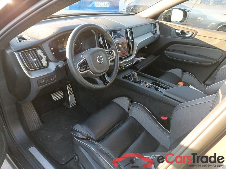 VOLVO XC60 / 2017 / 5P / todoterreno 2.0 T6 AWD Recharge R-Design Auto #3