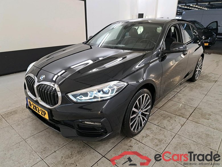 BMW 1 Serie 118iA Sport Line  5d