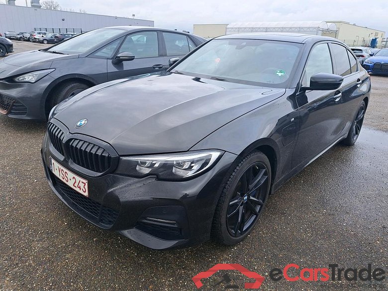 BMW - BMW 3 BERLINE 330e 292PK M Sport Pack Business Plus With Vernasca Heated Sport Seats & Harman Kardon & Adaptive M Suspension & Harman Kardon & 19 Inch & Sliding Sunroof   * HYBRID *