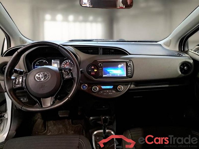 TOYOTA YARIS / 2017 / 5P / BERLINA 1.5 HYBRID BUSINESS #3