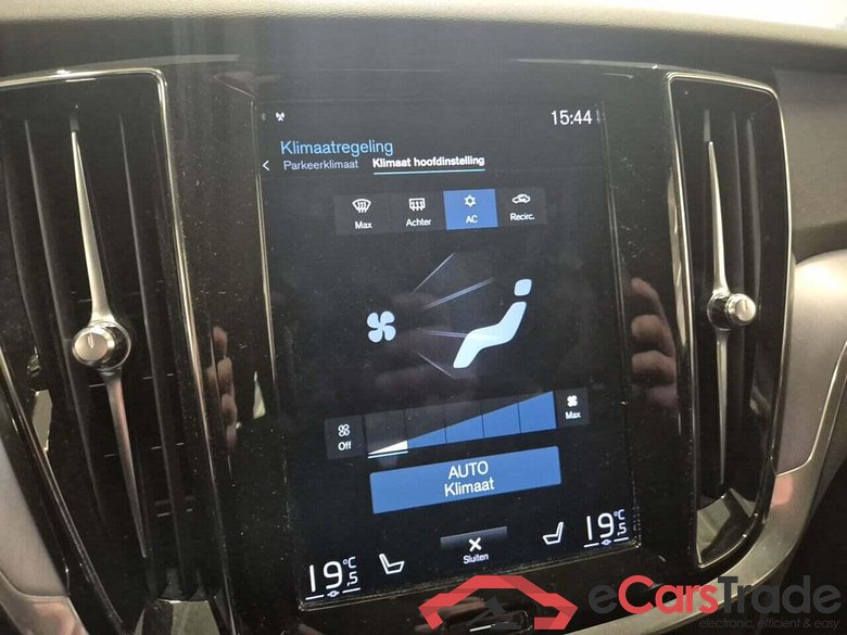 VOLVO V60 2.0 B3 Momentum #6