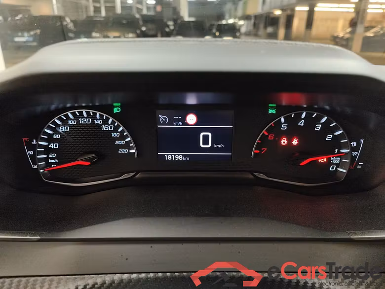 Peugeot 2008 1.2 Puretech 74KW S&S Active Pack 5d #6