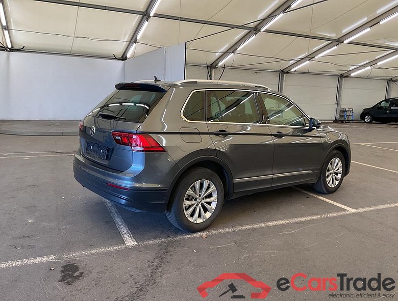 VOLKSWAGEN Tiguan 1.4 TSI 92 kW (125 ch) 6 vitesses manuel #2