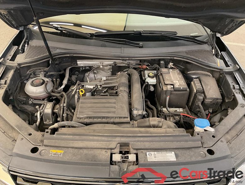 VOLKSWAGEN Tiguan 1.4 TSI 92 kW (125 ch) 6 vitesses manuel #6