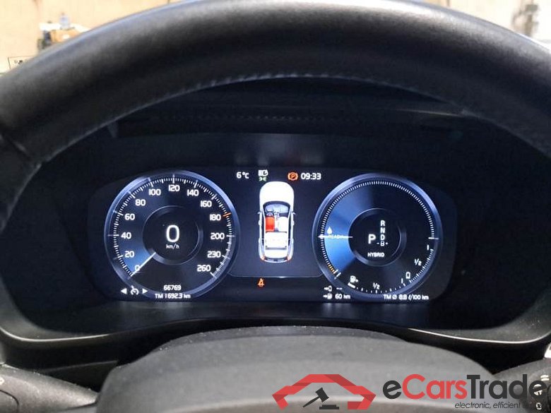 VOLVO XC40 / 2017 / 5P / SUV T4 PLUG-IN HYBRID AUTO RECH INSCRIP EXPR #4