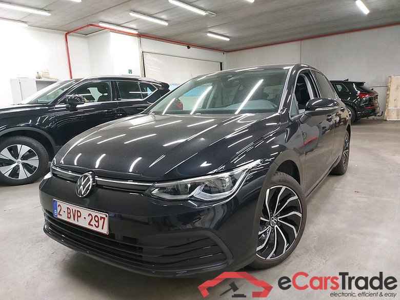 VOLKSWAGEN - VW  GOLF TSI 130PK Life With Climatronic & Light & Sight Pack & Nav Discover Media & Voice Control & Pack Drive With Side Assist & Matrix LED & Winter Pack & Rear Camera * PETROL *